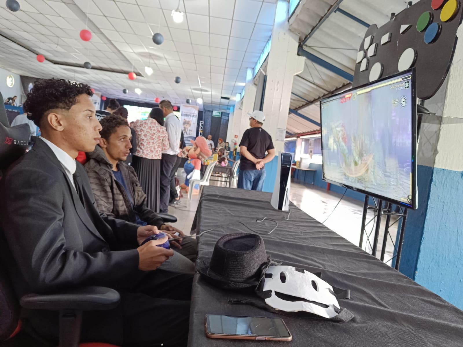 Ativação com console e TV em ginásio durante evento